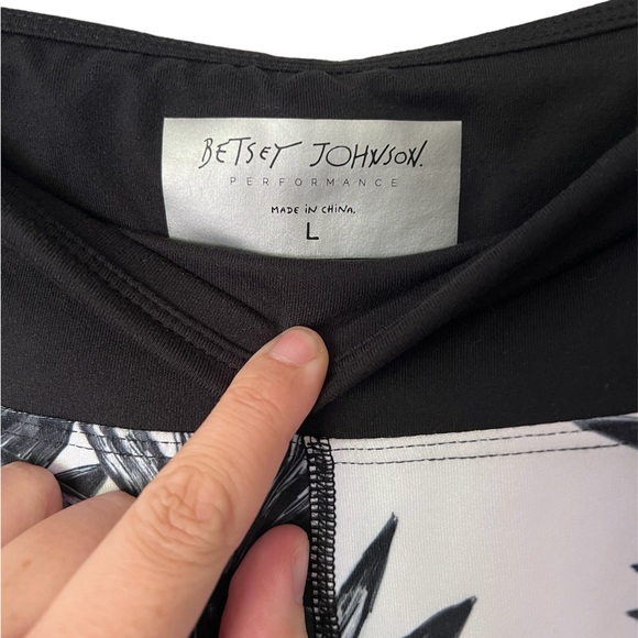 🖤 NWOT Betsy Johnson crop legging - Picture 2 of 2